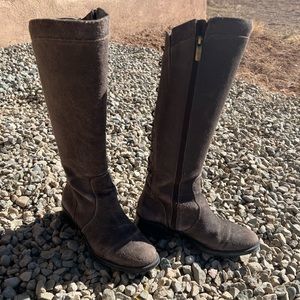 Andre Assous tall waterproof boots msrp $225/yours now for $60🌟